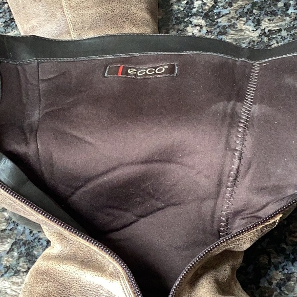 Ecco distressed tan/brown leather boots. - Picture 7 of 7